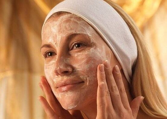 A face mask with pomegranate seed oil in the composition will make wrinkles less noticeable